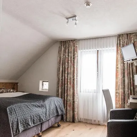 Chalet-hotel Larix 3* دافوس