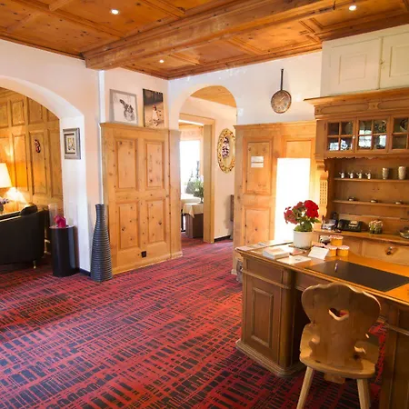 Chalet-hotel Larix 3* دافوس