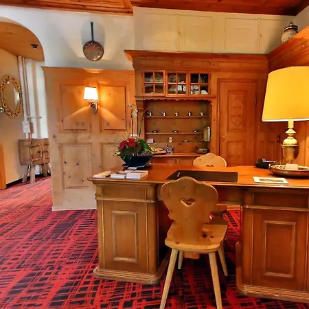 Chalet-hotel Larix فندق دافوس