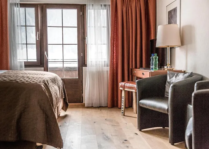 מלון Chalet-hotel Larix 3*