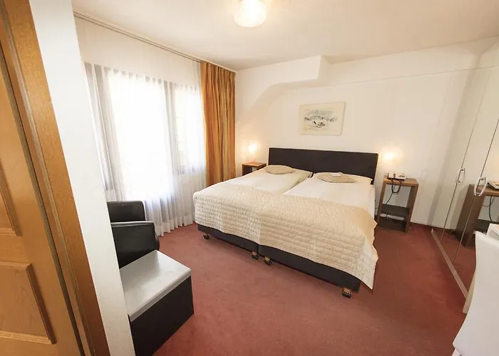 מלון Chalet-hotel Larix 3*