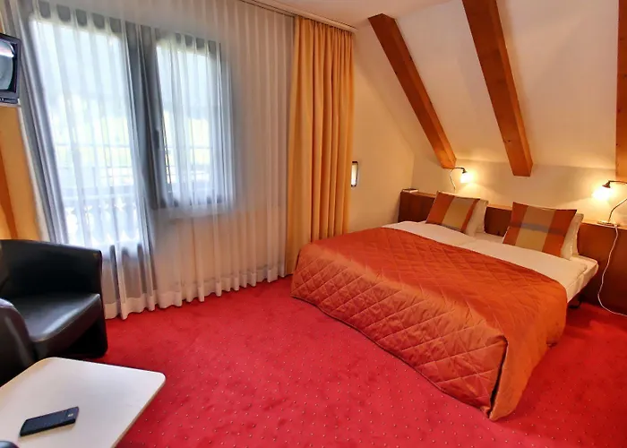 מלון Chalet-hotel Larix 3*